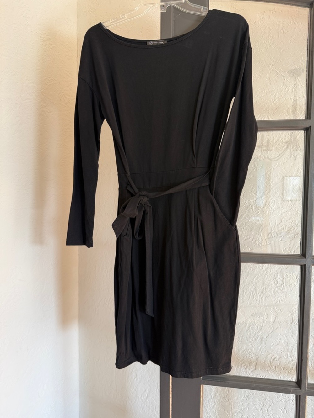 Women’s Black Long-Sleeve Tie-Waist Dress